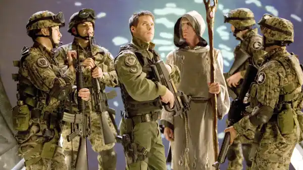 Ben Browder and Larry Cedar in Stargate SG-1