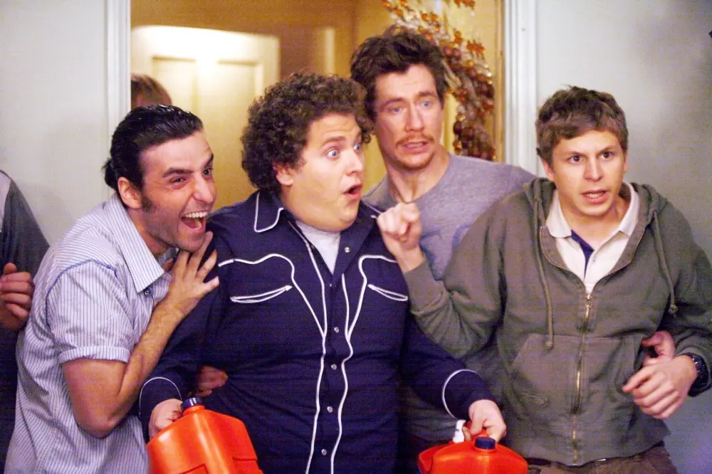 Jonah Hill (center left), Michael Cera (right) in Superbad