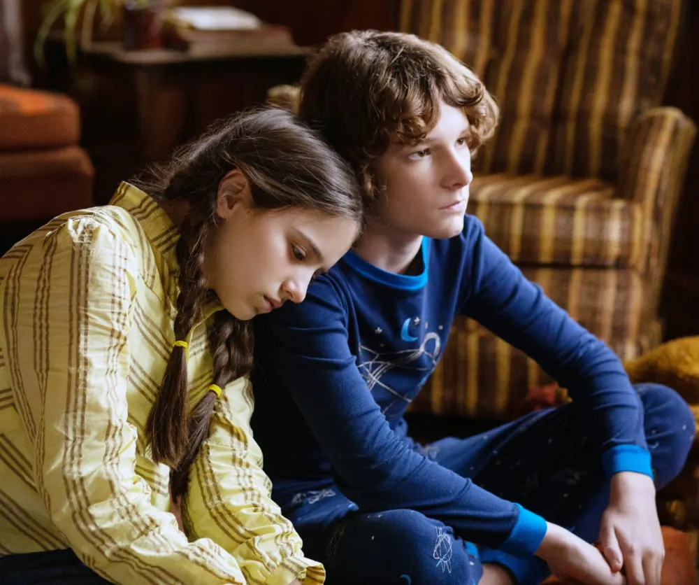 Madeleine McGraw and Mason Thames in The Black Phone