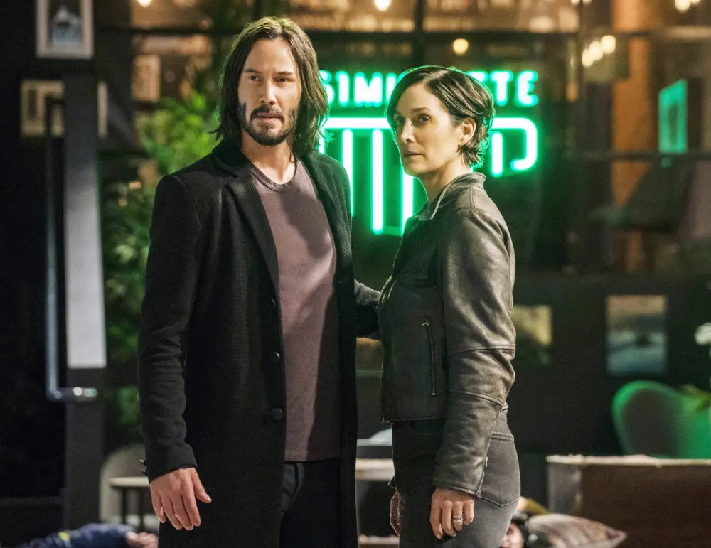 Keanu Reeves and Carrie-Anne Moss in The Matrix Resurrections