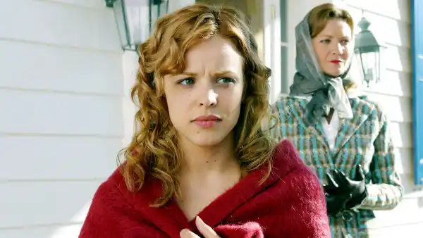 Rachel McAdams and Joan Allen in The Notebook