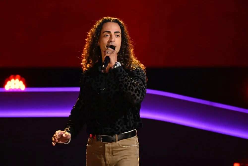 The Voice Kelly Clarkson Declares She Is In Love With a Contestant After His Sexy Performance