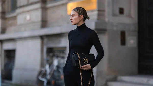 BERLIN, GERMANY - NOVEMBER 10: Alessa Winter wearing a black Pinko turtleneck and black pants, a black Pinko bag on November 10, 2021 in Berlin, Germany. (Photo by Jeremy Moeller/Getty Images)