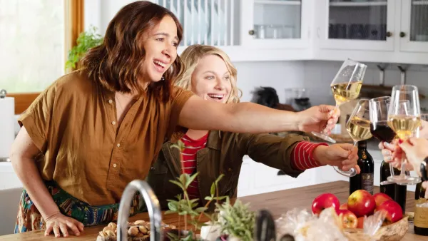 Maya Rudolph and Amy Poehler in Wine Country