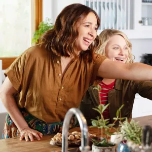 Maya Rudolph and Amy Poehler in Wine Country