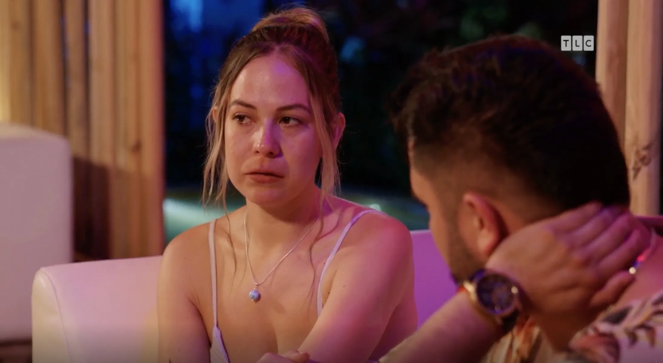 90 Day The Single Life Sneak Peek Liz Tearfully Opens Up About Her Cancer Diagnosis to Villa