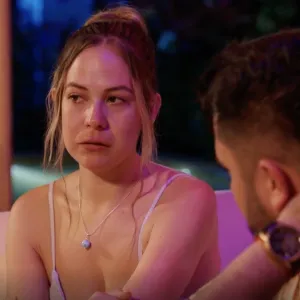 90 Day The Single Life Sneak Peek Liz Tearfully Opens Up About Her Cancer Diagnosis to Villa