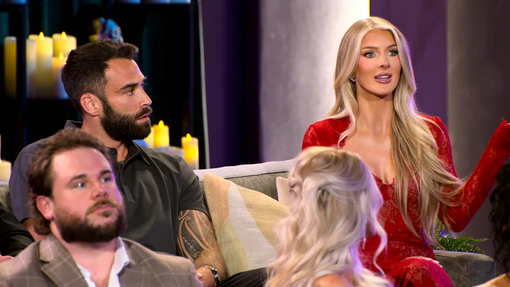 Alex-and-Ashley-Love_Is_Blind__Season_10__Ohio__Reunion__n_00_57_13_00R