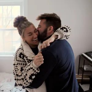 Bri-and-Connor-Love_Is_Blind_n_S10_E7_00_36_14_11R