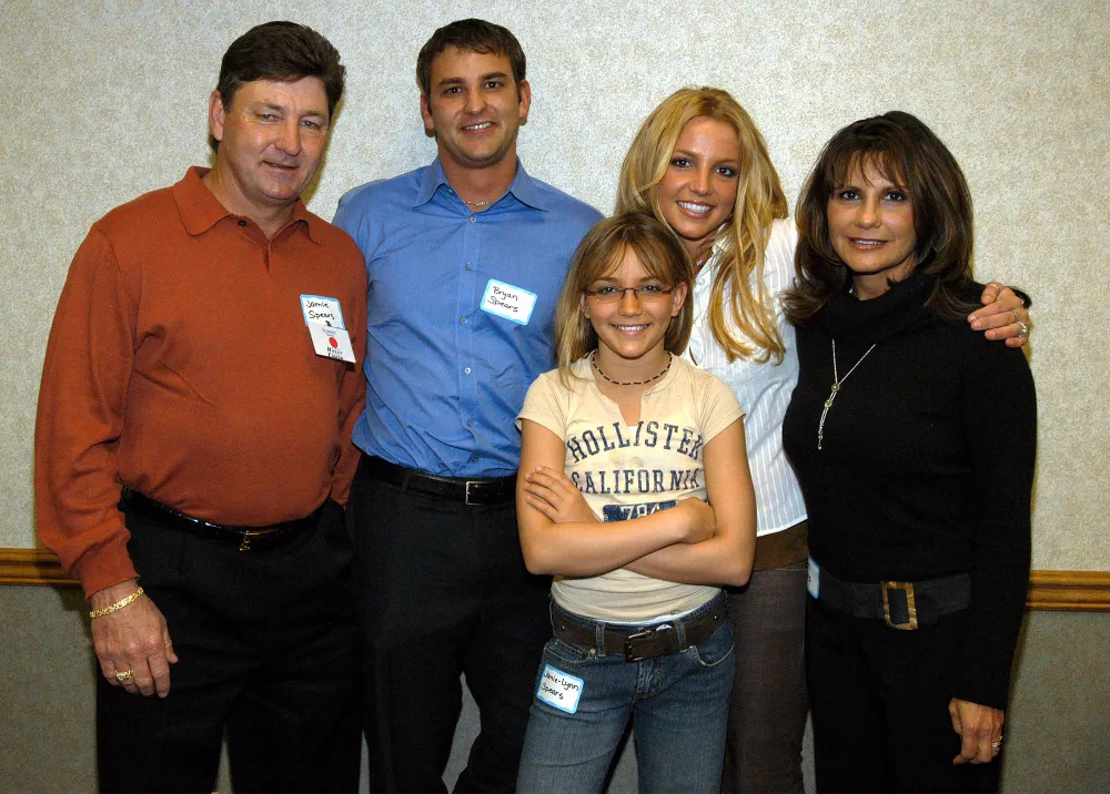 Britney Spears 2613 Luxury Handbag Shopping Cover Story Family