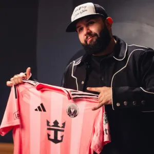 Carín León marca un hito en Miami con un concierto histórico en el nuevo Nu Stadium.