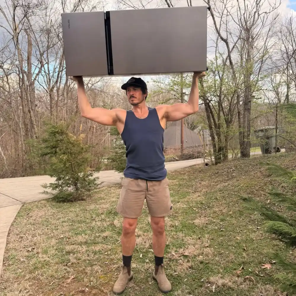 Kelsea Ballerini&rsquo;s Ex Morgan Evans Pokes Fun at Chase Stokes' Comment