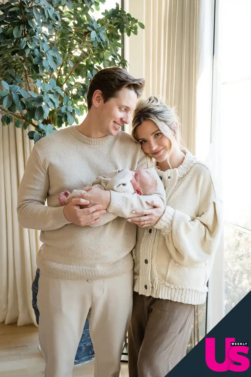 Feature Influencer Dani Austin Reveals 1st Family Photo After Baby No 4