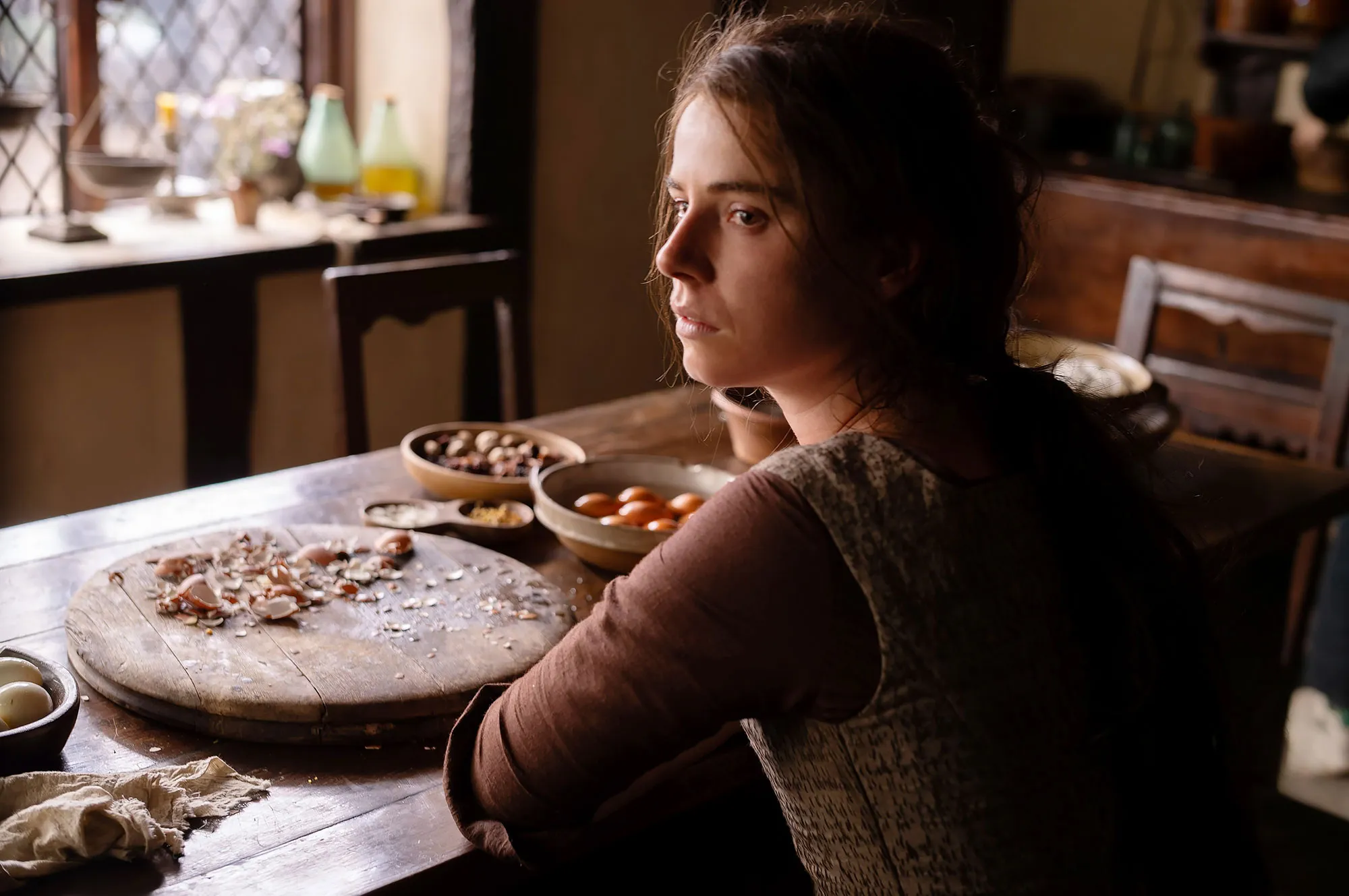 Feature What Is Hamnet About Jessie Buckley Is the Oscar Favorite for the Shakespeare Inspired Drama