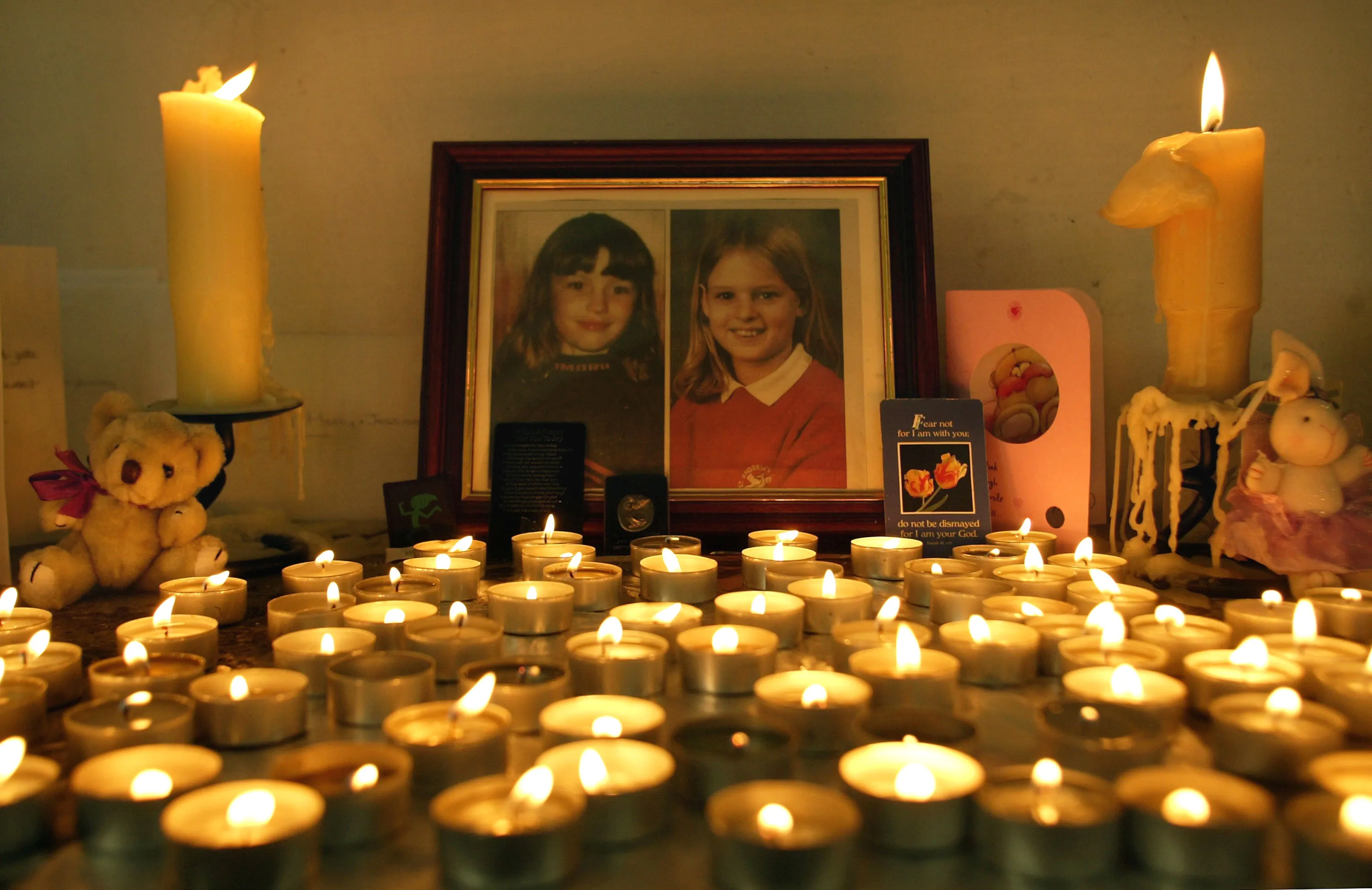 A photo shows a memorial to