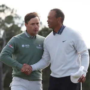 GettyImages-1390533700 Kevin Kisner and Tiger Woods