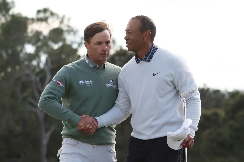 GettyImages-1390533700 Kevin Kisner and Tiger Woods