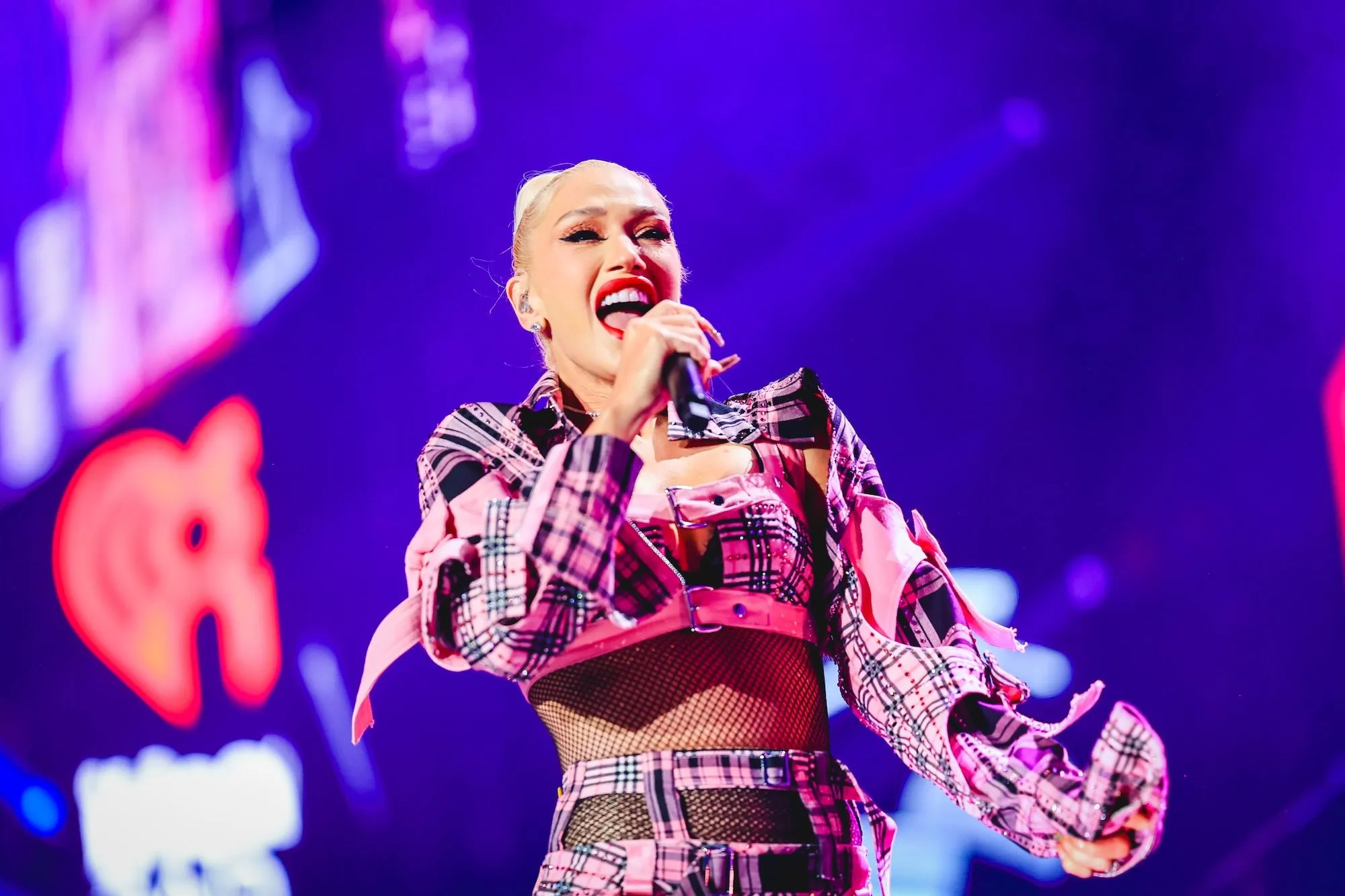 GettyImages-2173487835 Gwen Stefani Says Pregnancy in Her 40s Led to Christianity