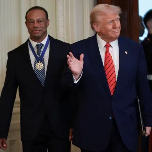 GettyImages-2200915766 Donald Trump and Tiger Woods