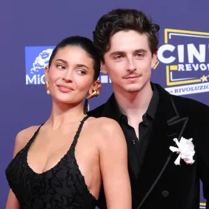Timothee Chalamet, Kylie Jenner Hold Hands After She Skipped Actor Awards