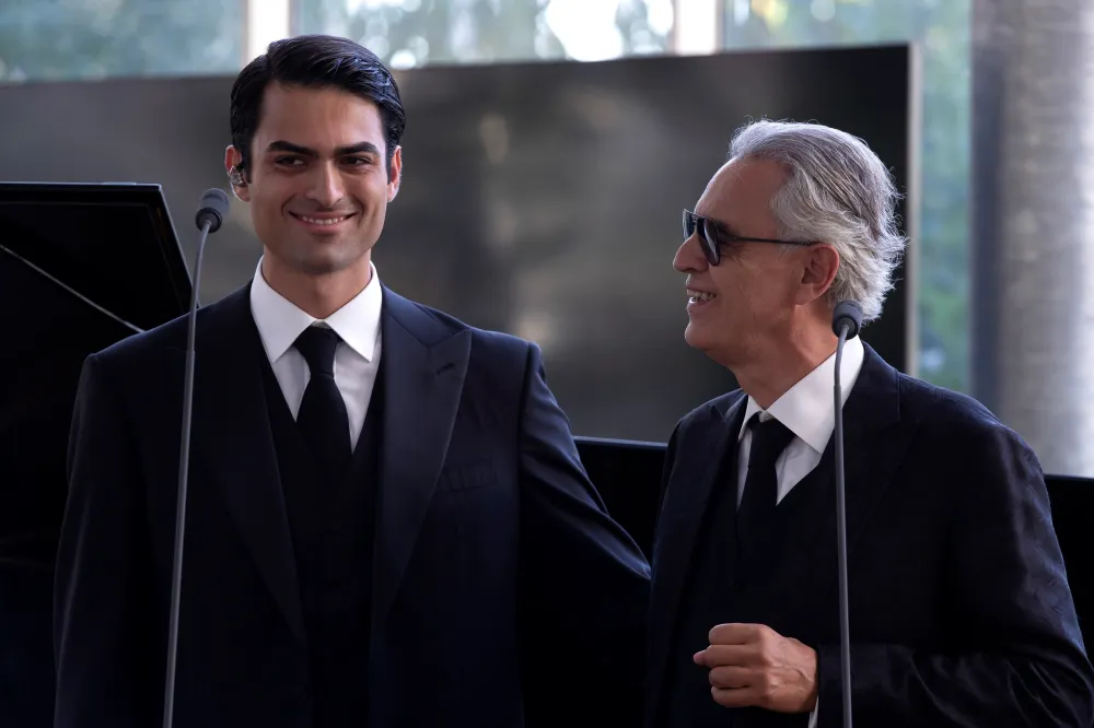 Mateo y Andrea Bocelli.