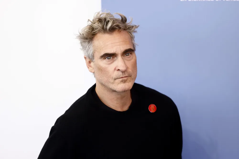 GettyImages-2233507823 Amanda Seyfried Seth Rogen and More Stars Who Say They Dont Care About the Oscars samuel l jackson jaoquin phoenix