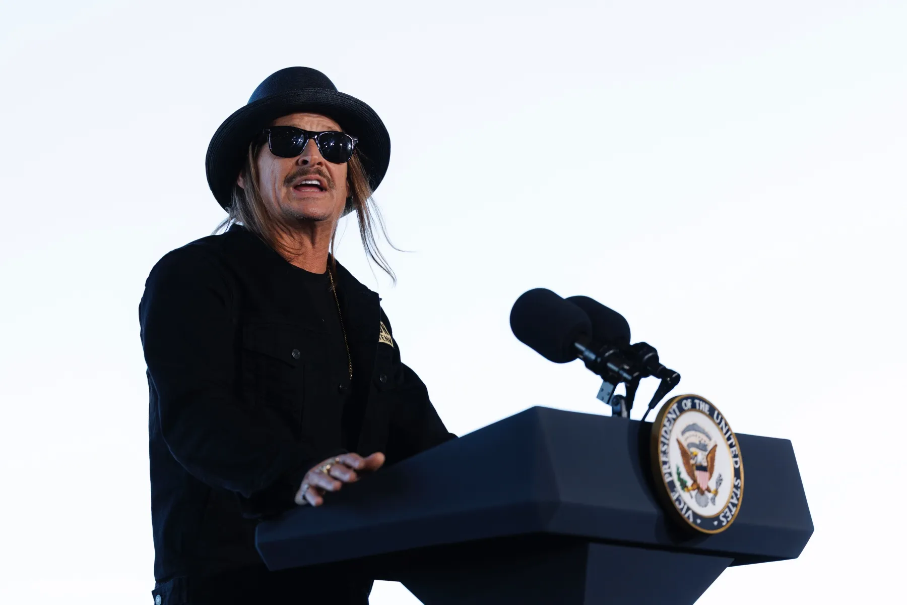 Kid Rock Sparks Military Investigation After Helicopters Stunt Near His Tennessee Replica Luxury Handbag