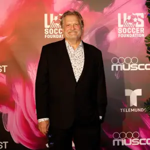 Drew Carey Says He Went Jogging and to Dinner With Girlfriend While Having a Heart Attack