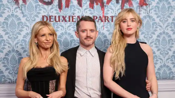 GettyImages-2268328919 Sarah Michelle Gellar Ready or Not 2 Costars Elijah Wood Kathryn Newton Evacuated Amid Paris Fire