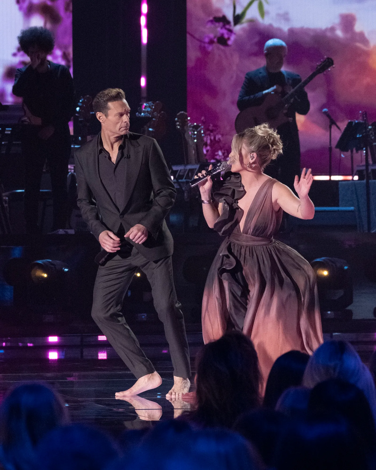 Ryan Seacrest Flashes Bare Feet on 'American Idol': 'I Want to Show Them Off'