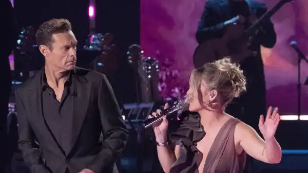 Ryan Seacrest Flashes Bare Feet on 'American Idol': 'I Want to Show Them Off'