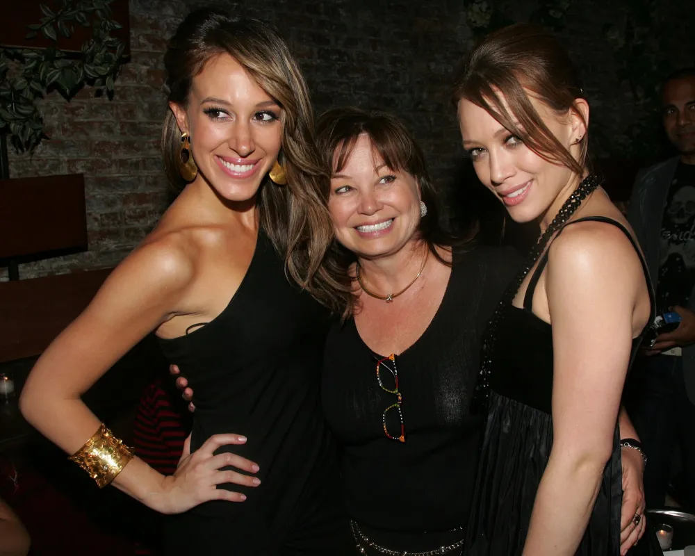 GettyImages-71646964 Hilary Duff Defends Mom As Frankie Muniz Calls Her Intense haylie susan