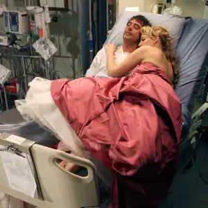 Greys-Denny-and-Izzie-TCDGRAN_EC122