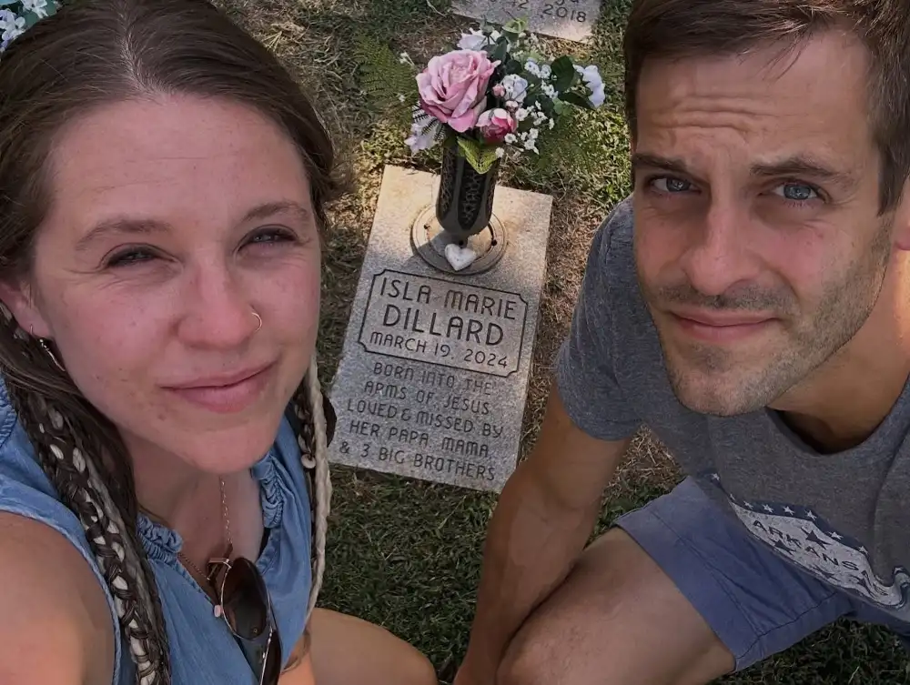 Jill-and-Derick-Dillard-IG_1760573971_3744288317018744021_1224082994