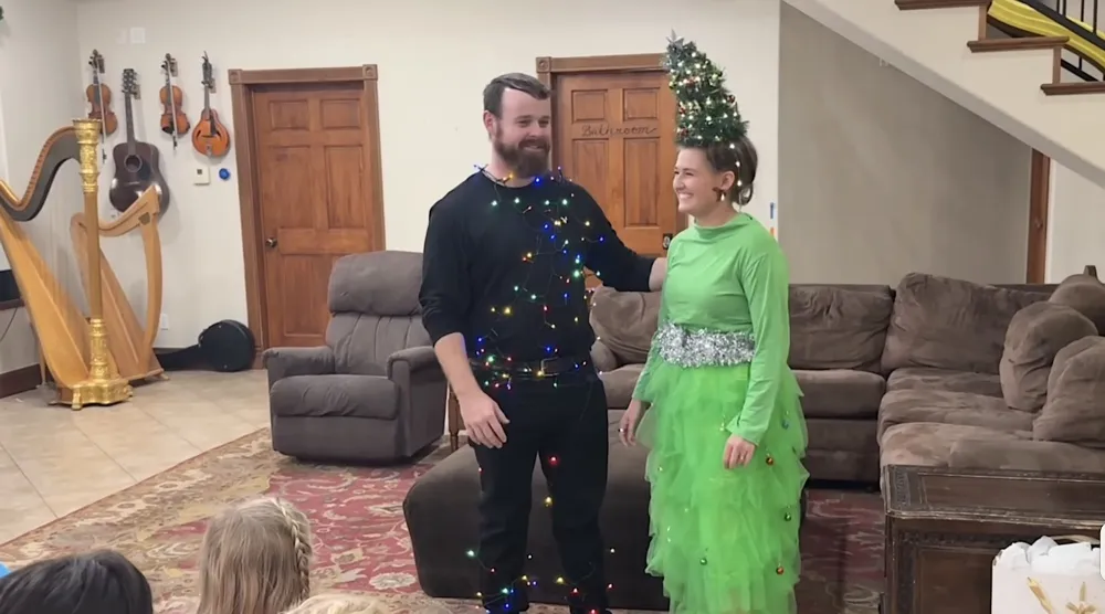 Joseph Duggar Was Last Seen in Jessa Duggars Holiday Video kendra 2