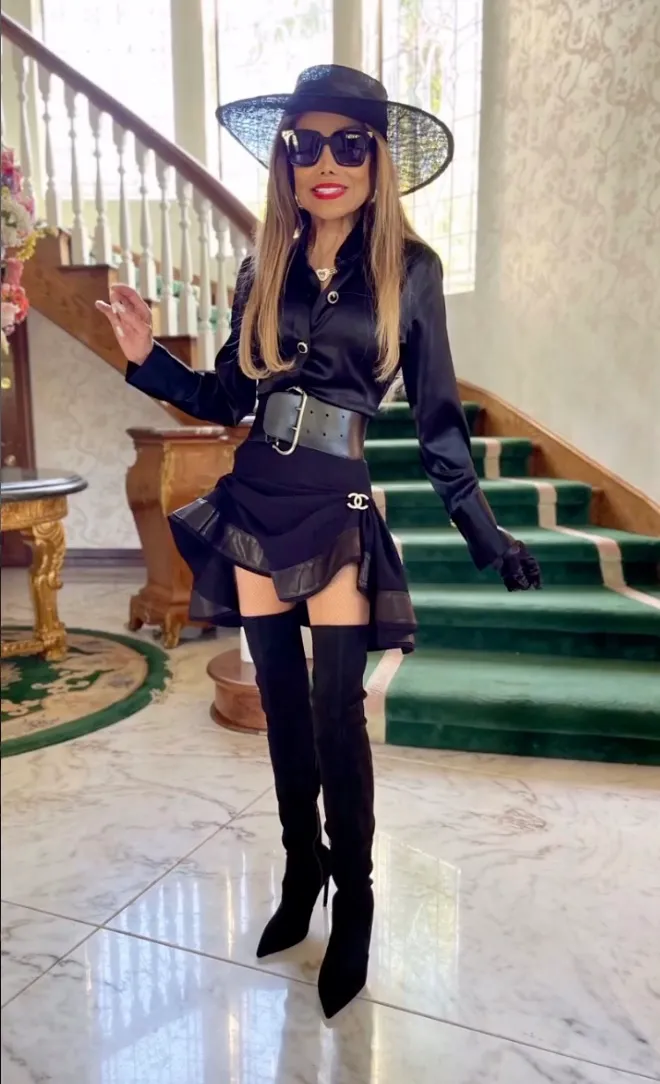 La Toya Jackson Strikes a Pose in New Pictures After Health Issues
