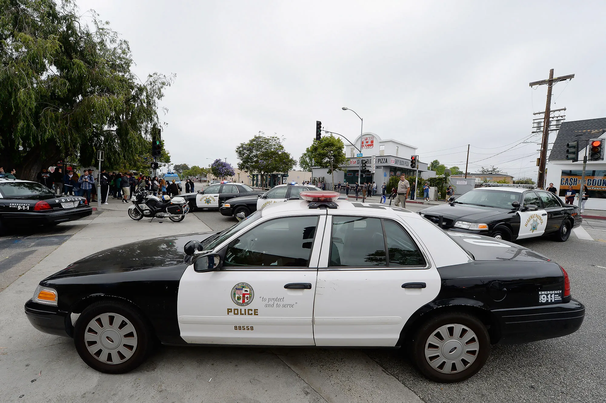 Los Angeles Police Department Kidnapping Attempt Foiled in Los Angeles After Girls Jump From Moving Car