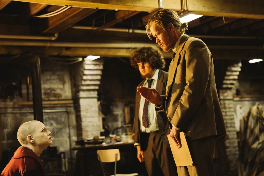 MCDBUGOUC012 what is bugonia about emma stone jesse plemons Aidan Delbis