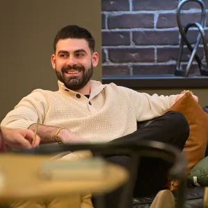 Mike-Gibney-Love_Is_Blind_n_S10_E2_00_14_37_14R