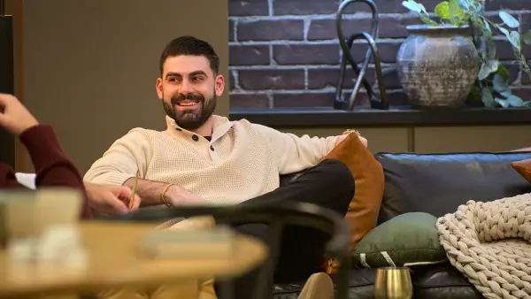 Mike-Gibney-Love_Is_Blind_n_S10_E2_00_14_37_14R