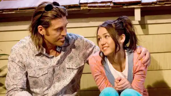 Miley Cyrus Says Dad Billy Ray Cyrus Protected Her on Hannah Montana Set