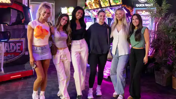 Mormon-Wives-Cast-Livid-With-Taylor-Over-Production-Pause-feature-178781_0987R