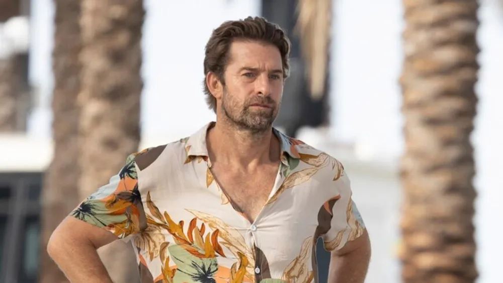 Scott Speedman in R.J. Decker