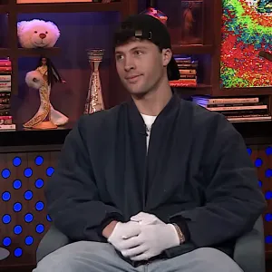 Rob Rausch Gives Maura Higgins a Birkin on Live TV 1