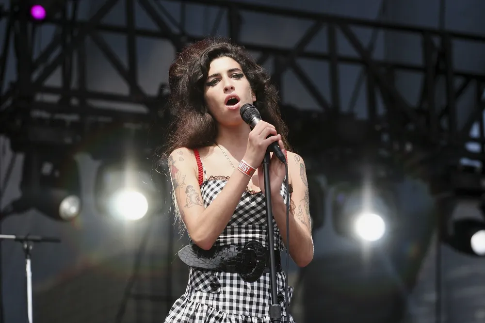 Stars Who Won Awards Posthumously Amy Winehouse