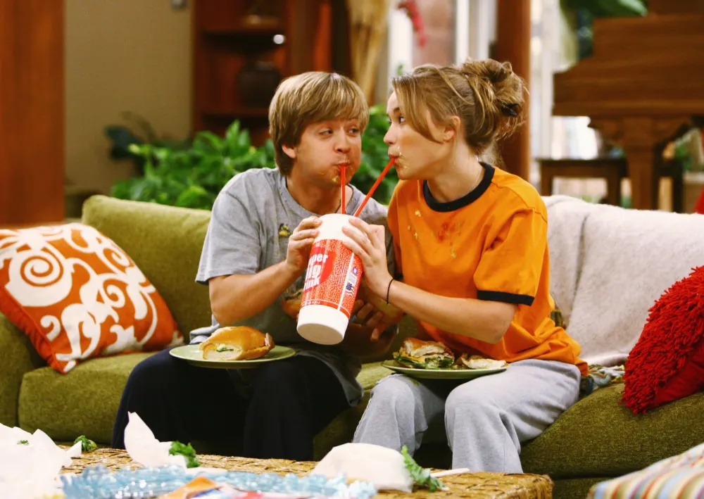 TCDHAMO_EC140 25 Things Hannah Montana.jpg