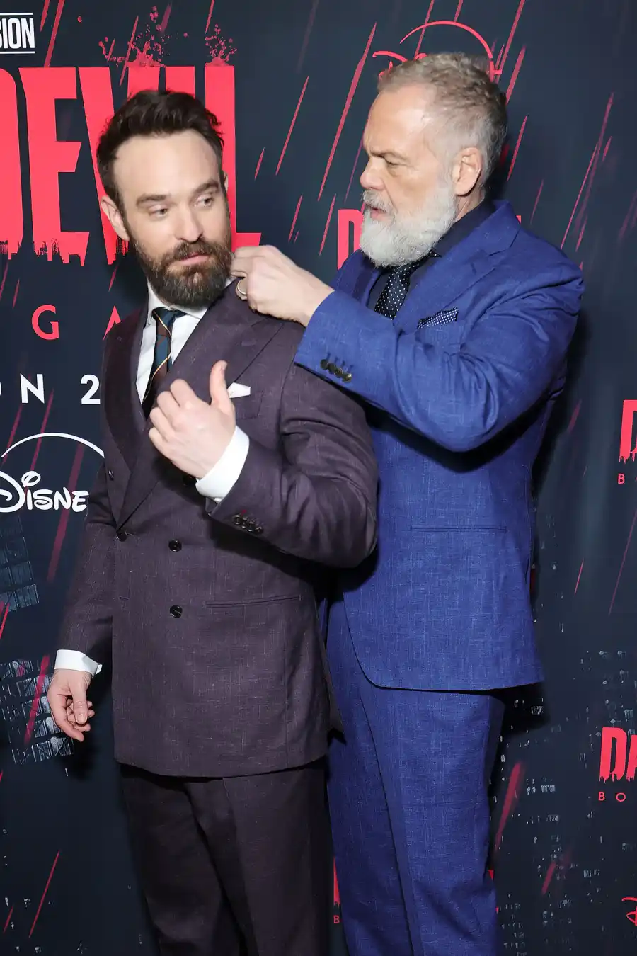 They Adjust Their Friends Clothes Just Like Us