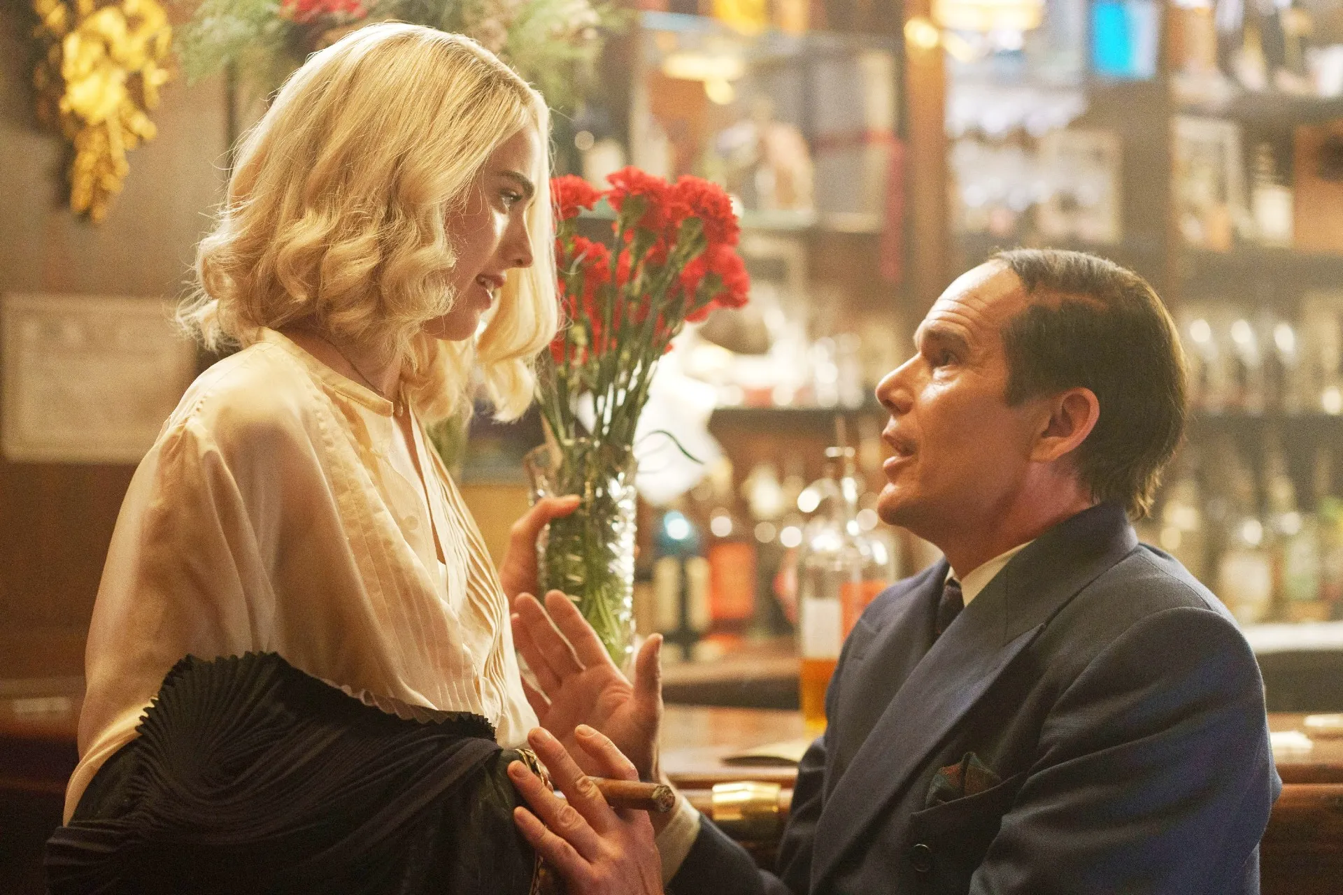 Margaret Qualley and Ethan Hawke in Blue Moon