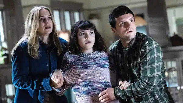 Elizabeth Lail, Piper Rubio and Josh Hutcherson in Five Nights at Freddy's 2