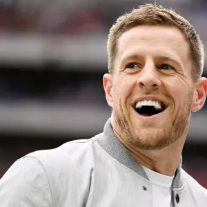 1711741267 JJ Watt Sparks Massive Debate Online With ‘Genuine Question’ About Restaurant Situation